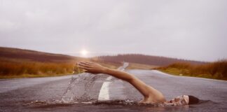 Jak odwiesić pływak w baku?