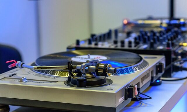 Kiedy zapala się kontrolka paliwa?