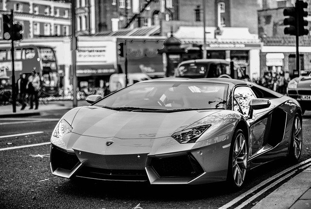 Ile jedzie Aventador? Ile jedzie Aventador?