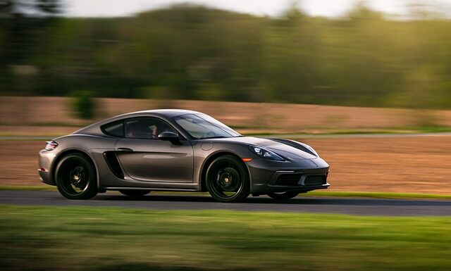 Ile kosztuje Cayman?