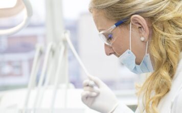 Czy na stacji diagnostycznej można wymienić żarówkę?